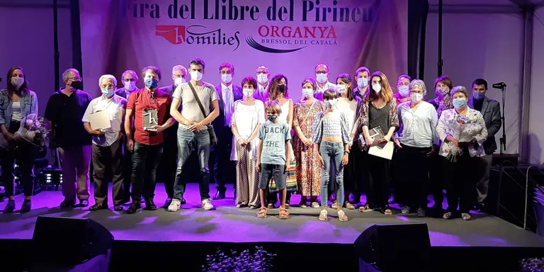Albert Llanos i Marta Grau, guanyador i finalista del Premi Pirineu de Narració Literaria dins la Fira del Llibre del Pirineu