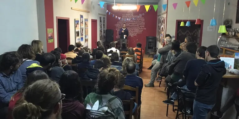 Expectació en la reunió del Comitè de Defensa del Referèndum
