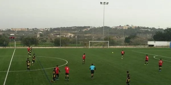 El Juvenil cau contra l’Escola de Valls i encadena cinc jornades sense guanyar (3-2)