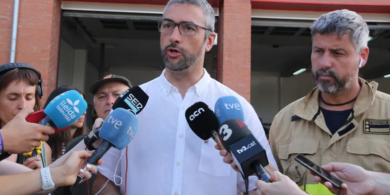 Els Bombers treballen per estabilitzar aquest dilluns l'incendi de Baldomar després de la humitat favorable de la nit