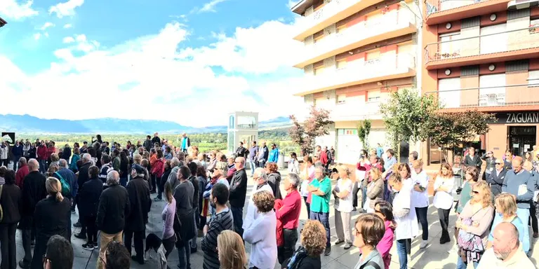 Puigcerdà despenja la bandera espanyola de la façana de l'Ajuntament