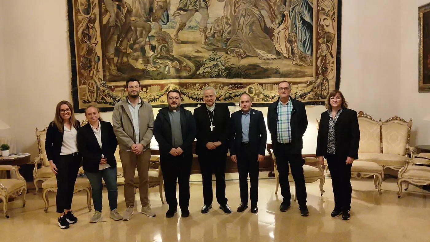 La Junta Directiva d’Agrupació de Setmana Santa de Valls es reuneix amb l’Arquebisbe de Tarragona