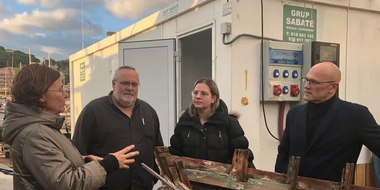 Raül Romeva vista el Port d’Arenys i es reuneix amb el sector pesquer