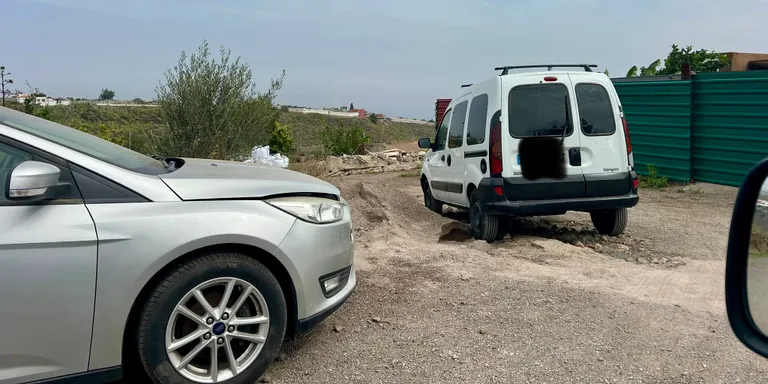ÚLTIMA HORA /Las excavadoras vuelven a Llano de Madrid: otro vecino inicia el derribo de su propiedad en plena investigación urbanística