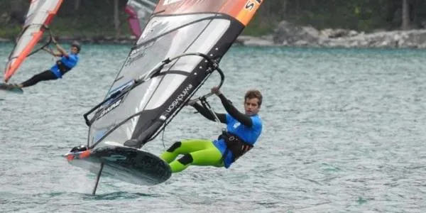 El regatista del CM Altafulla, Nico Forés, 12è de la seva categoria en el Mundial de Windsurf Foil