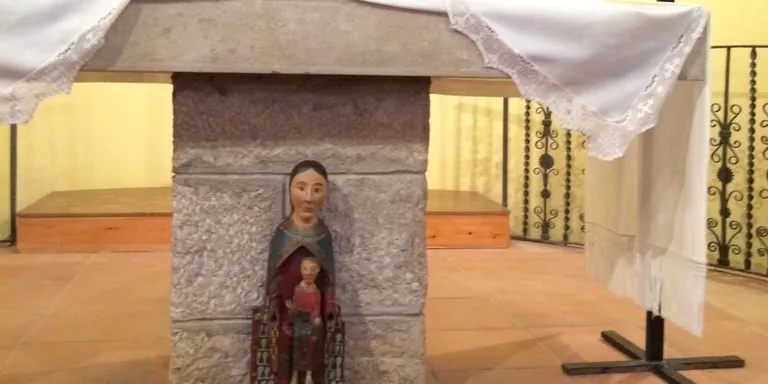 La talla romànica de la Mare de Déu de les Esplugues s'instal·la a Sant Miquel de Conques