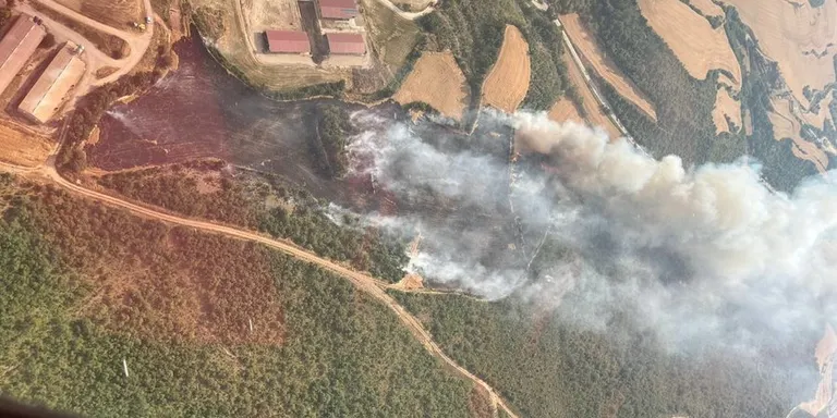 Estabilitzat un incendi agrícola i forestal a Pinós que ha cremat 5,8 hectàrees
