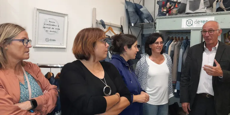 El Grup Volem Feina crea una marca de roba pròpia i estrena una botiga més àmplia i cèntrica