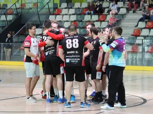 Fi de temporada emotiu i festiu per a l'Handbol Rubí / Arxiu