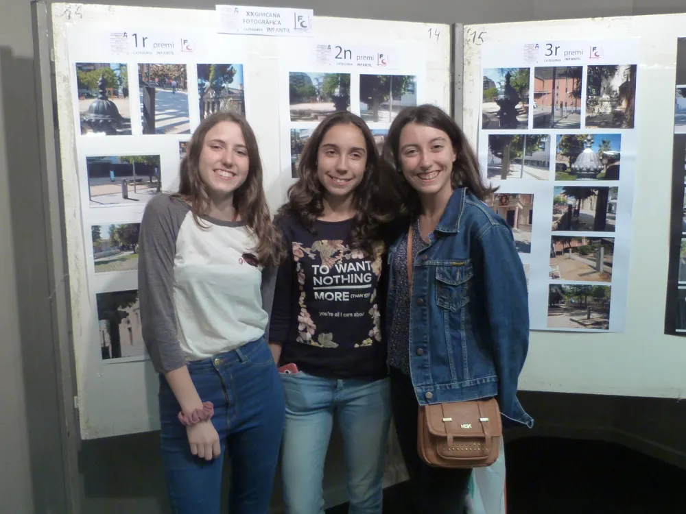 Tres participants de la categoria infantil, al mig, Laura Rueda guanyadora de la seva categoria