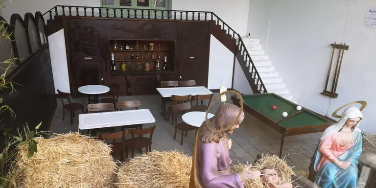 El pessebre de la plaça de l’Església evoca com era l’Ateneu fins el 1972