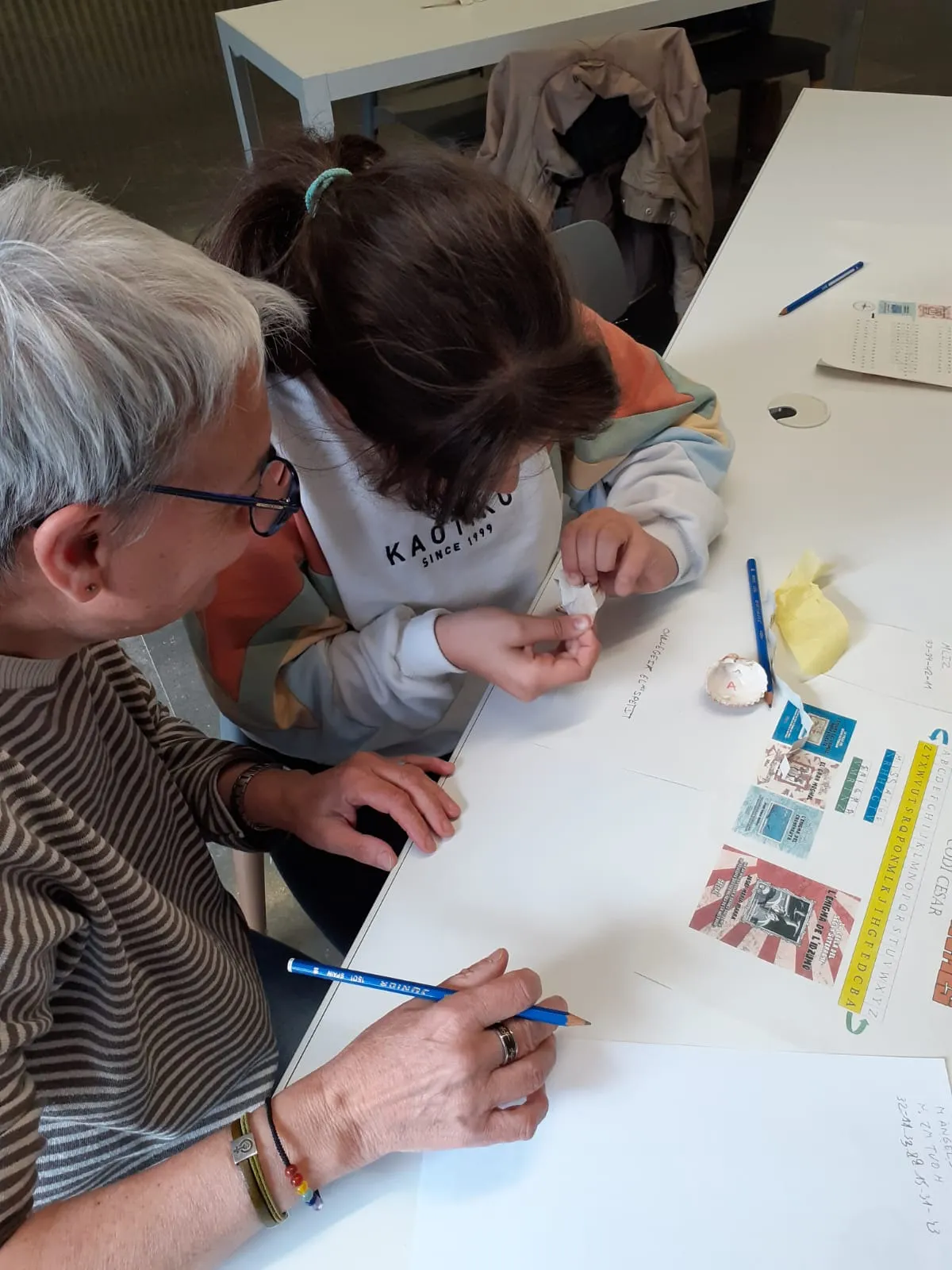 La biblioteca busca voluntaris per acompanyar infants en l'hàbit lector
