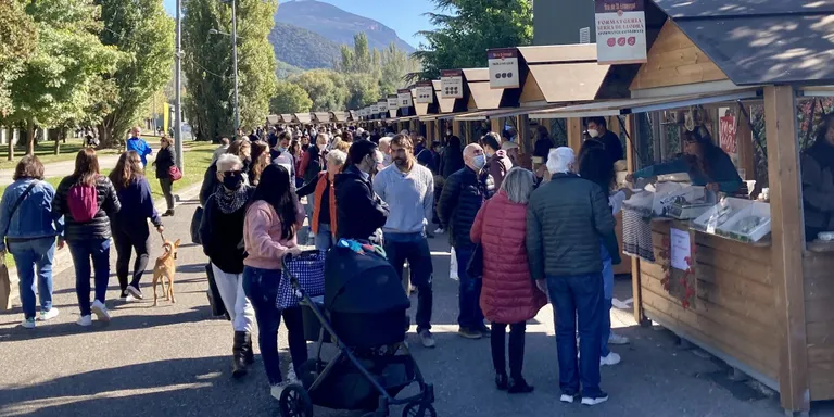 La Fira de Sant Ermengol de la Seu d’Urgell estrena amb èxit la nova ubicació de la Fira de Formatges Artesans del Pirineu