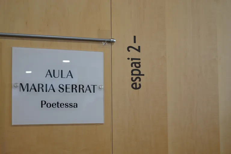 "Aula Maria Serrat", en memòria de la poetessa pinedenca