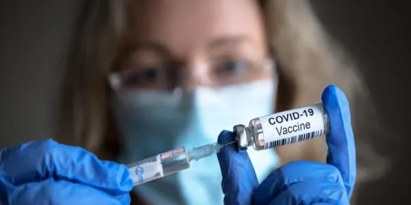 Salut haurà d’interrompre la vacunació massiva perquè aquest dilluns no arribaran les 148.000 dosis d’AstraZeneca