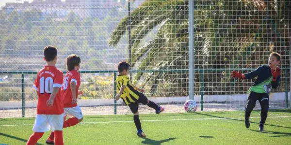 L’Infantil del CE Altafulla assalta el liderat en una nova jornada de lliga pels equips de l’Escola de Futbol Base
