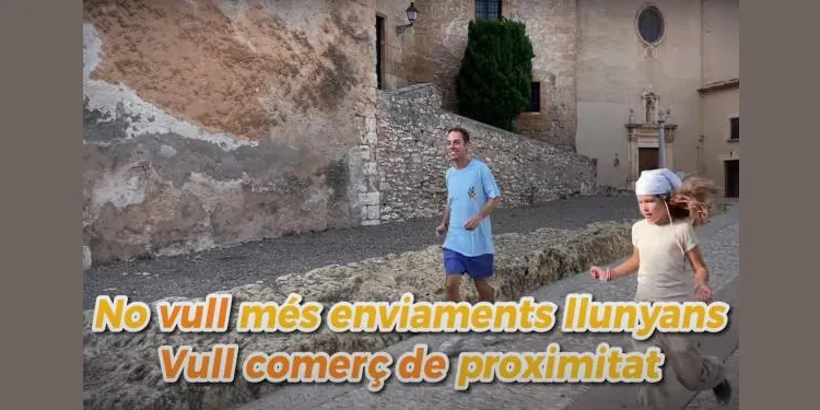 Un vídeo versionant el 'CotixCoti' de The Tyets incentiva a comprar al comerç de proximitat d'Altafulla