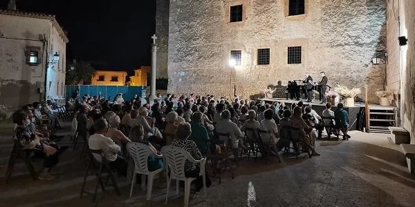 La plaça de l’Església s’omple de virtuosisme i talent amb el concert Classic Meet Jazz