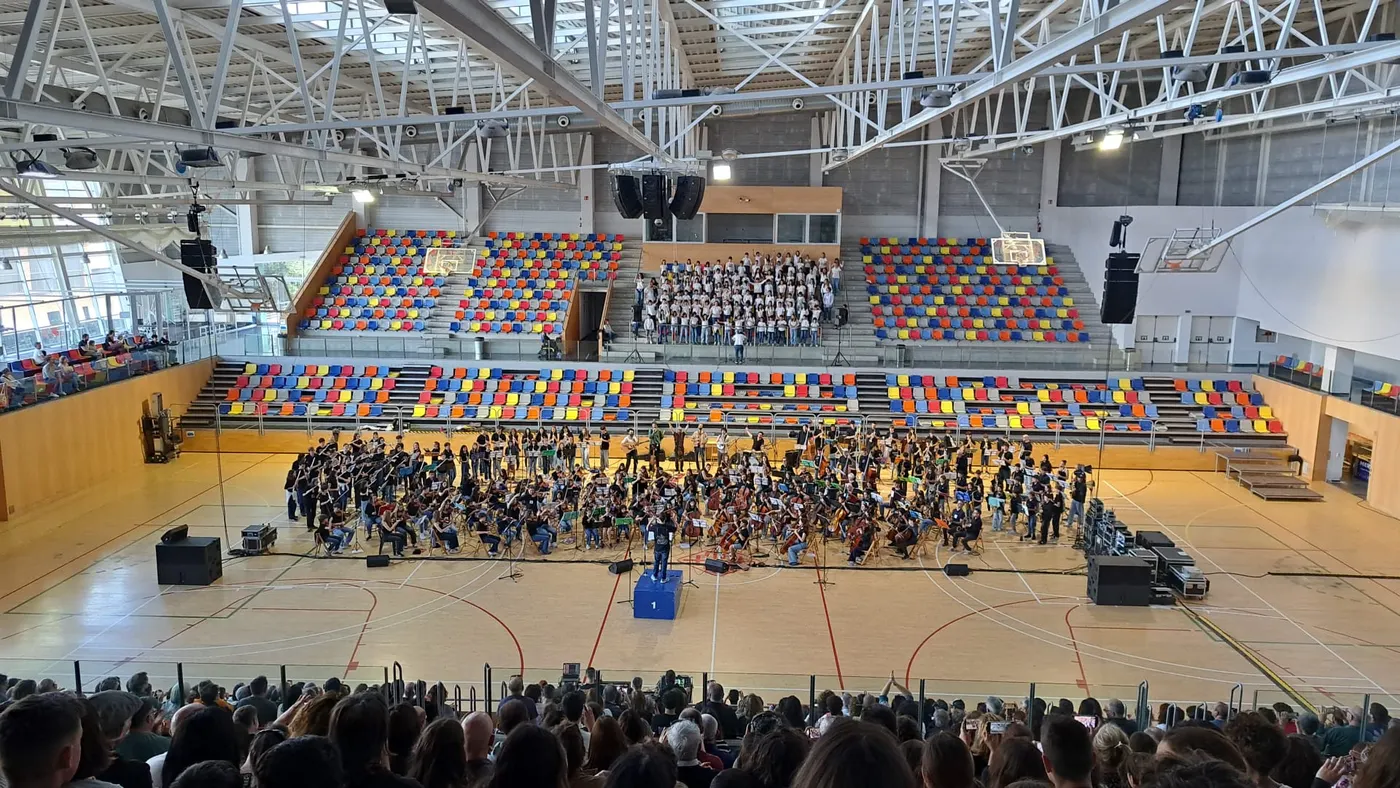 L'Escola Música Robert Gerhard realitza una mini gira per Osona amb una vuitantena d'alumnes
