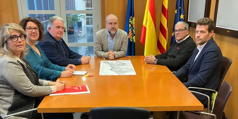 L’alcalde de Cambrils manté una reunió amb una delegació de la Cambra de Comerç de Reus