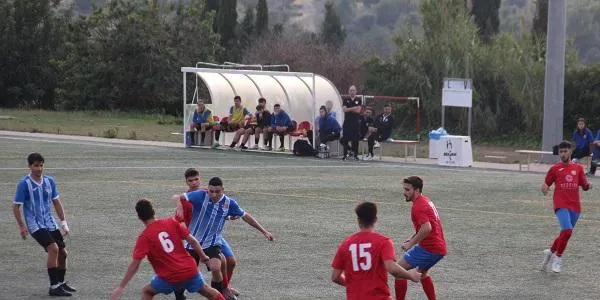 La Riera supera el Montblanc i segueix fort a casa (2-0)