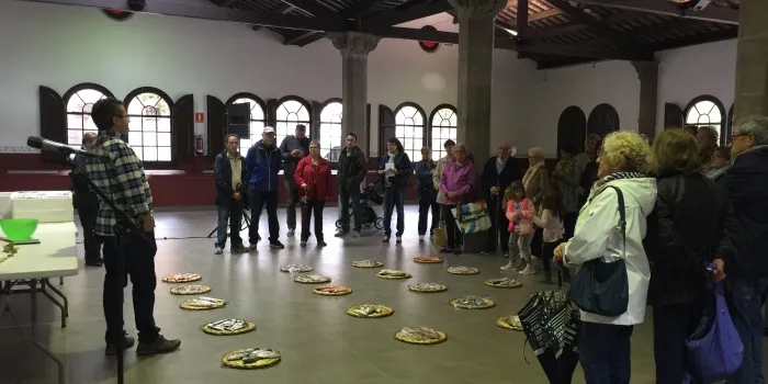 Una trentena de persones han participat de la subhasta de peix