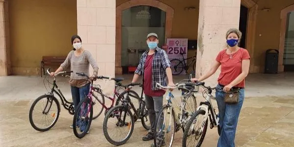 L'Ajuntament d'Altafulla dona 7 bicicletes als voluntaris que treballen a la finca del Canyadell