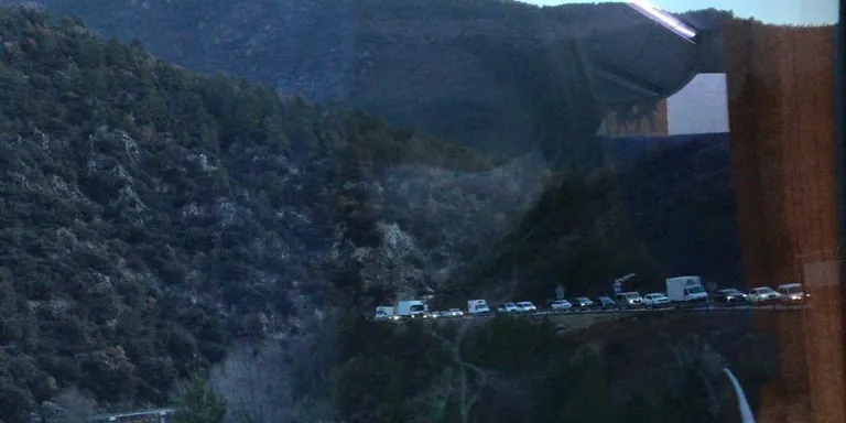 Precaució a les carreteres de l'Alt Urgell per la presència de gel a la calçada