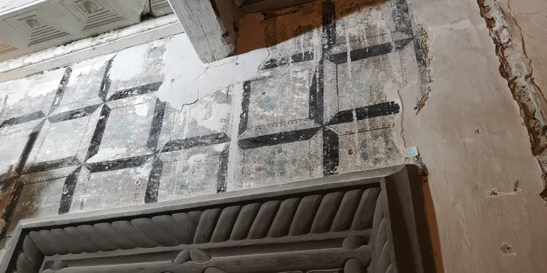 Les obres a les capelles del claustre i el monestir de Sant Llorenç treuen a la llum diverses pintures