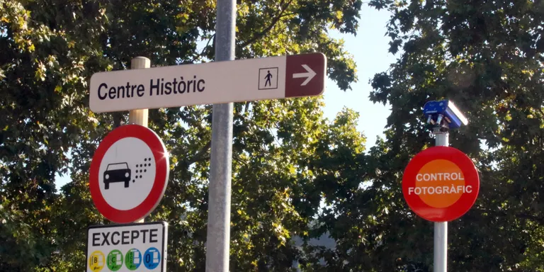 Sense etiqueta ambiental i de fora la ciutat: Girona engega la Zona de Baixes Emissions amb restriccions toves