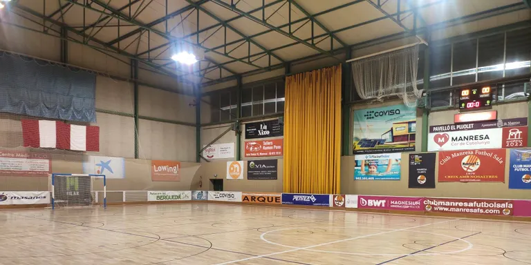 El femení de futbol sala empata el primer partit de lliga i el masculí suma la tercera victòria consecutiva