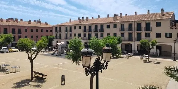 L’Ajuntament d’Altafulla i els comerciants de la plaça Martí Royo es reuneixen per tractar la remodelació de l’espai