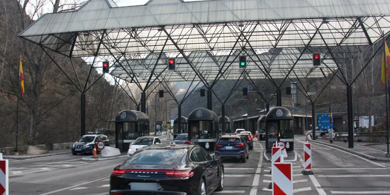 El Govern espanyol reconeix que la mobilitat entre Andorra i Catalunya torna a limitar-se a l'assimilació amb l'Alt Urgell