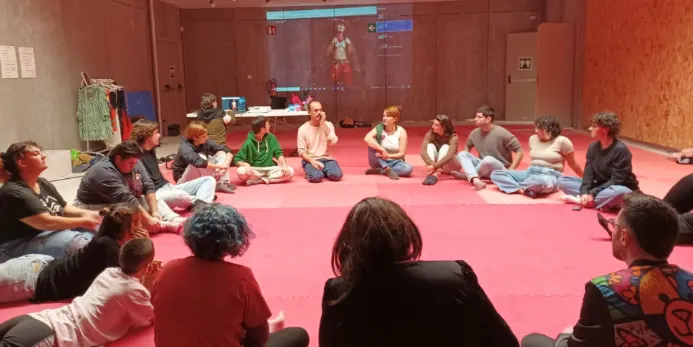 Una cinquantena de persones assisteixen a la primera jornada Vallès Queer, a Cardedeu, adreçada a la comunitat LGBTIA+ de la comarca