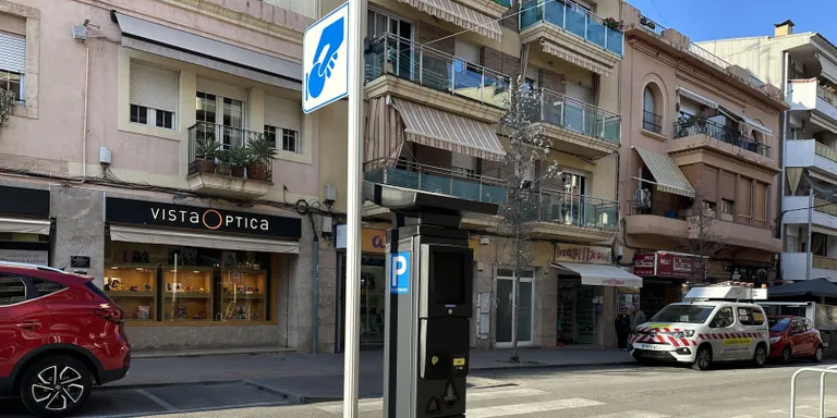 Ja estan en funcionament els nous parquímetres de la zona blava