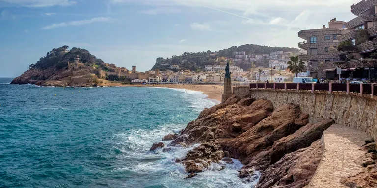 Mor ofegat un home de 76 anys a la platja Gran de Tossa de Mar, on onejava la bandera groga