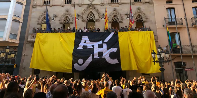 HOCKEY: L’Atlètic Terrassa omple els carrers del poble