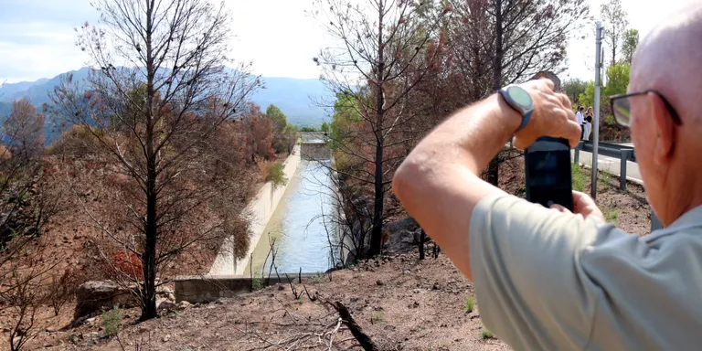 L'aigua del canal Xerta-Sénia rega ja els primers camps després de més de dues dècades d'obres i 150 milions invertits