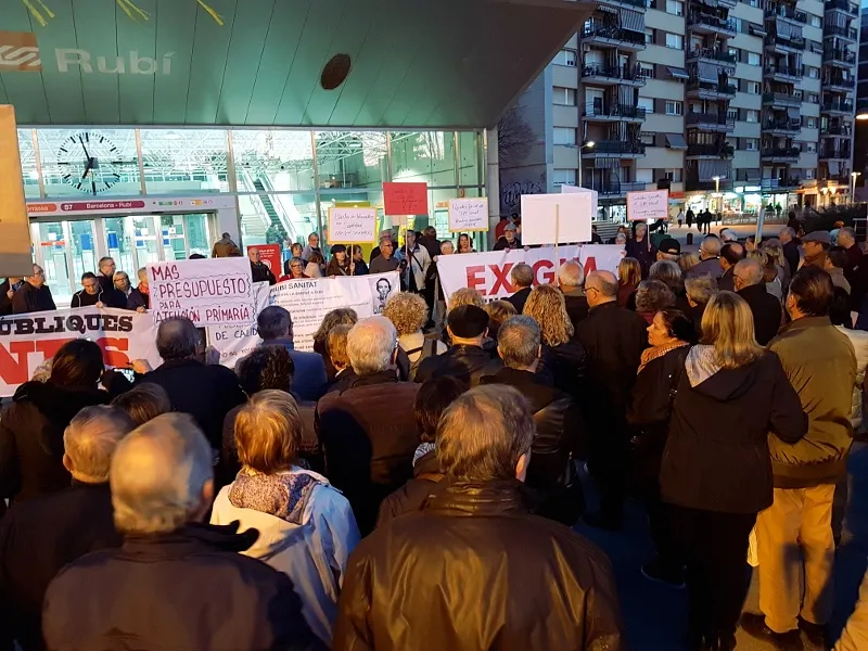 Centenars de rubinencs tornen a reclamar unes pensions dignes