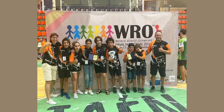 Excel·lents resultats dels equips de l'Escola Albert Vives de la Seu d'Urgell a la final estatal de la World Robot Olympiad 2022