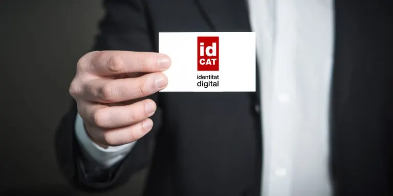 El Punt Òmnia de la Seu organitza tallers per ensenyar a identificar-se digitalment mitjançant l’idCAT Mòbil