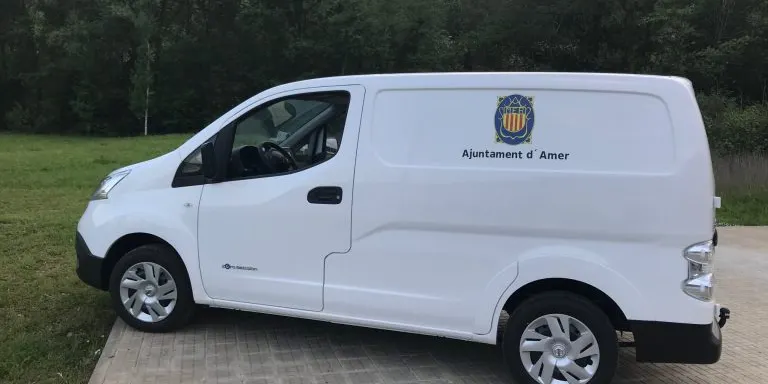 L’Ajuntament d’Amer adquireix una furgoneta elèctrica per a la Brigada Municipal