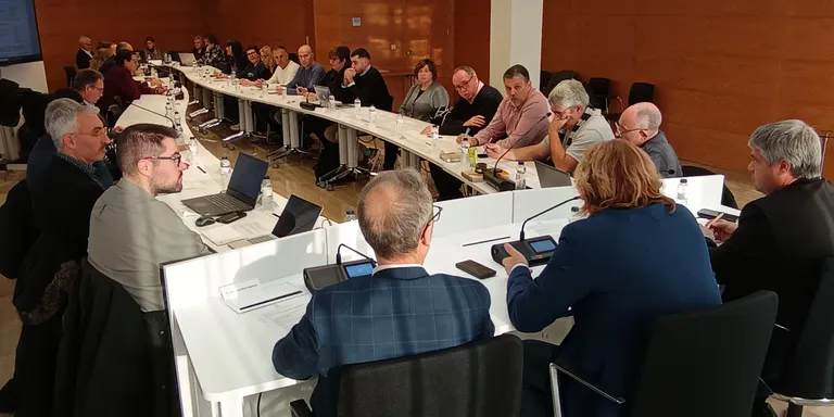 El Ple del Consell Comarcal del Segrià aprova els pressupostos del 2026 i reclama la gratuïtat del transport escolar postobligatori