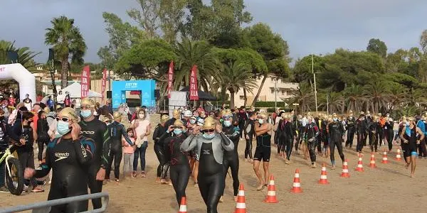 El triatló popular d’Altafulla demostra que l’esport també pot ser segur