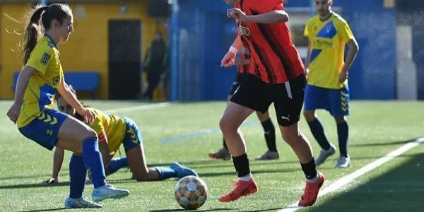 La salomonenca Xènia Peris assoleix l’ascens a Tercera RFEF amb la FF Base Reus