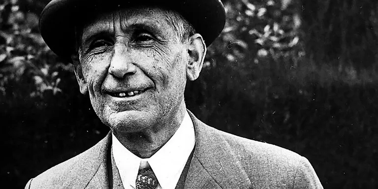 L’Aula ens convida a conèixer Pompeu Fabra: l’home del tramvia