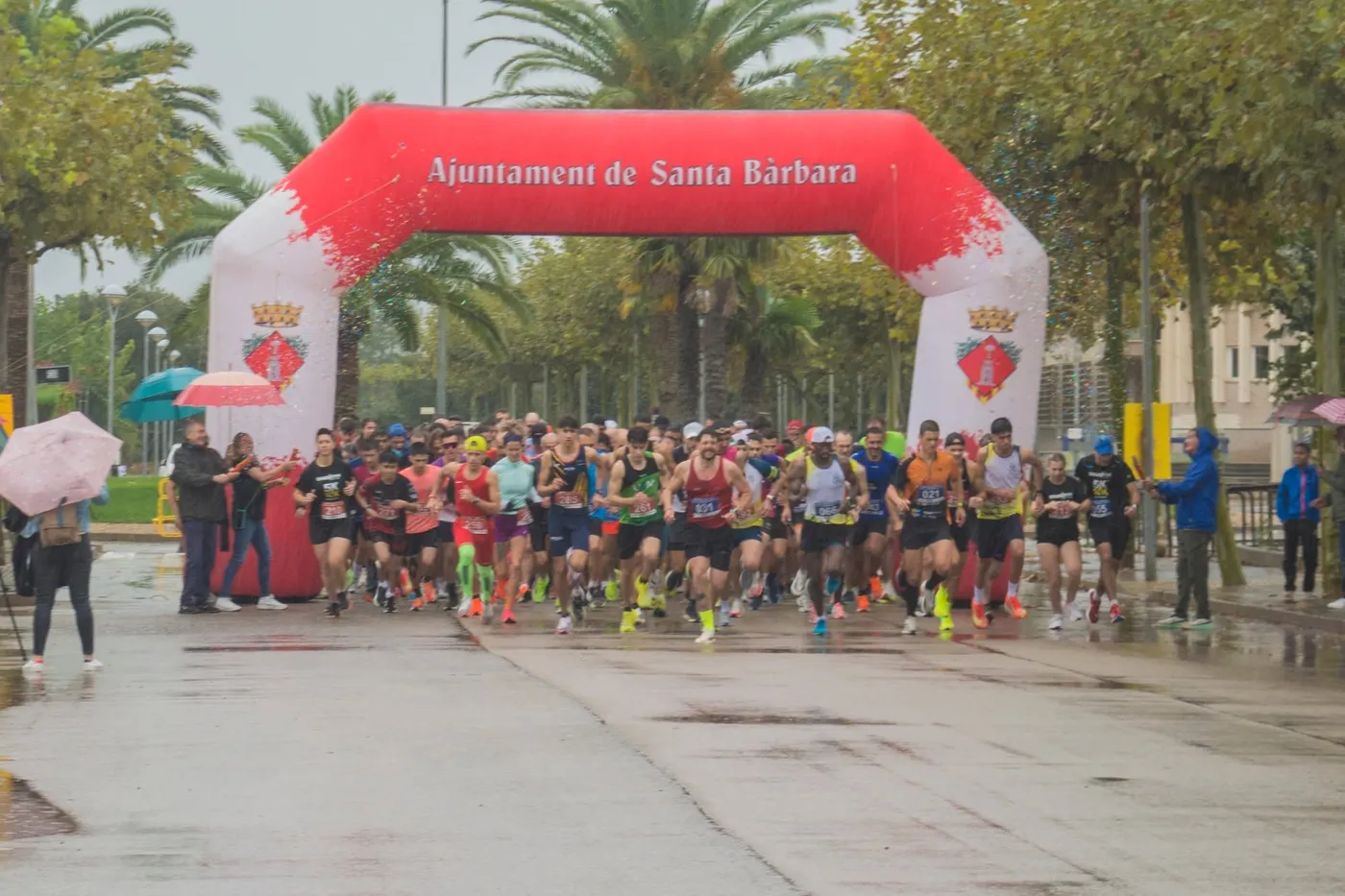 Sortida de la cursa de la plana 2025 del Running Series Terres de l'Ebre.