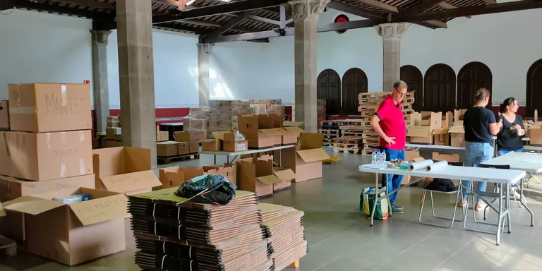 La recollida de material per ajudar a València s'allarga fins aquest migdia
