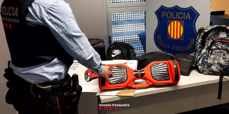 Els Mossos detenen un jove de 18 anys a Cambrils per cometre 18 robatoris en vehicles