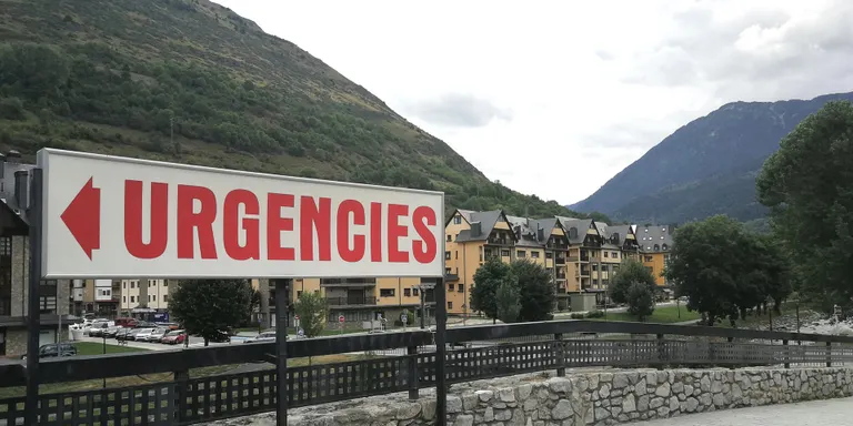 Instal·len un hospital de campanya al costat de l'Espitau de Vielha per ampliar l'espai d'urgències